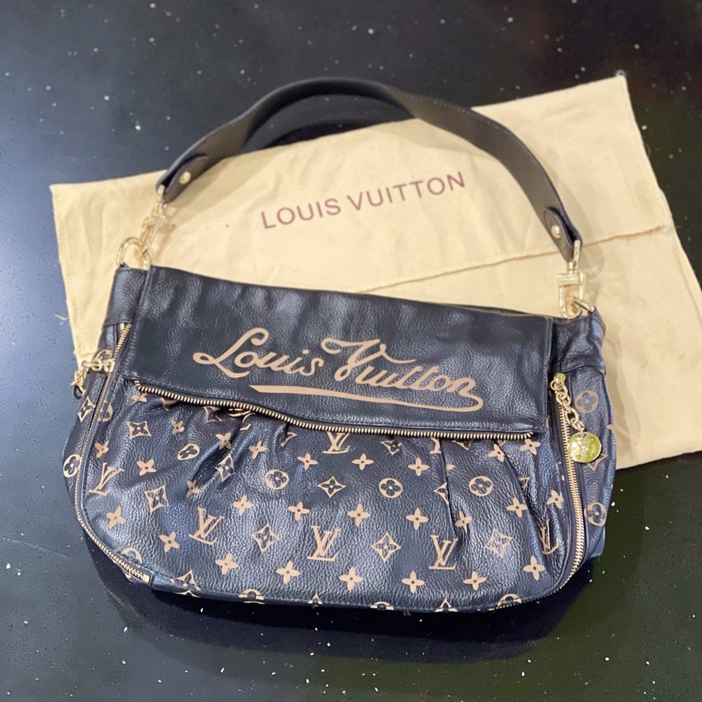 Louis Vuitton bag. Never worn. Size 15”/10”.